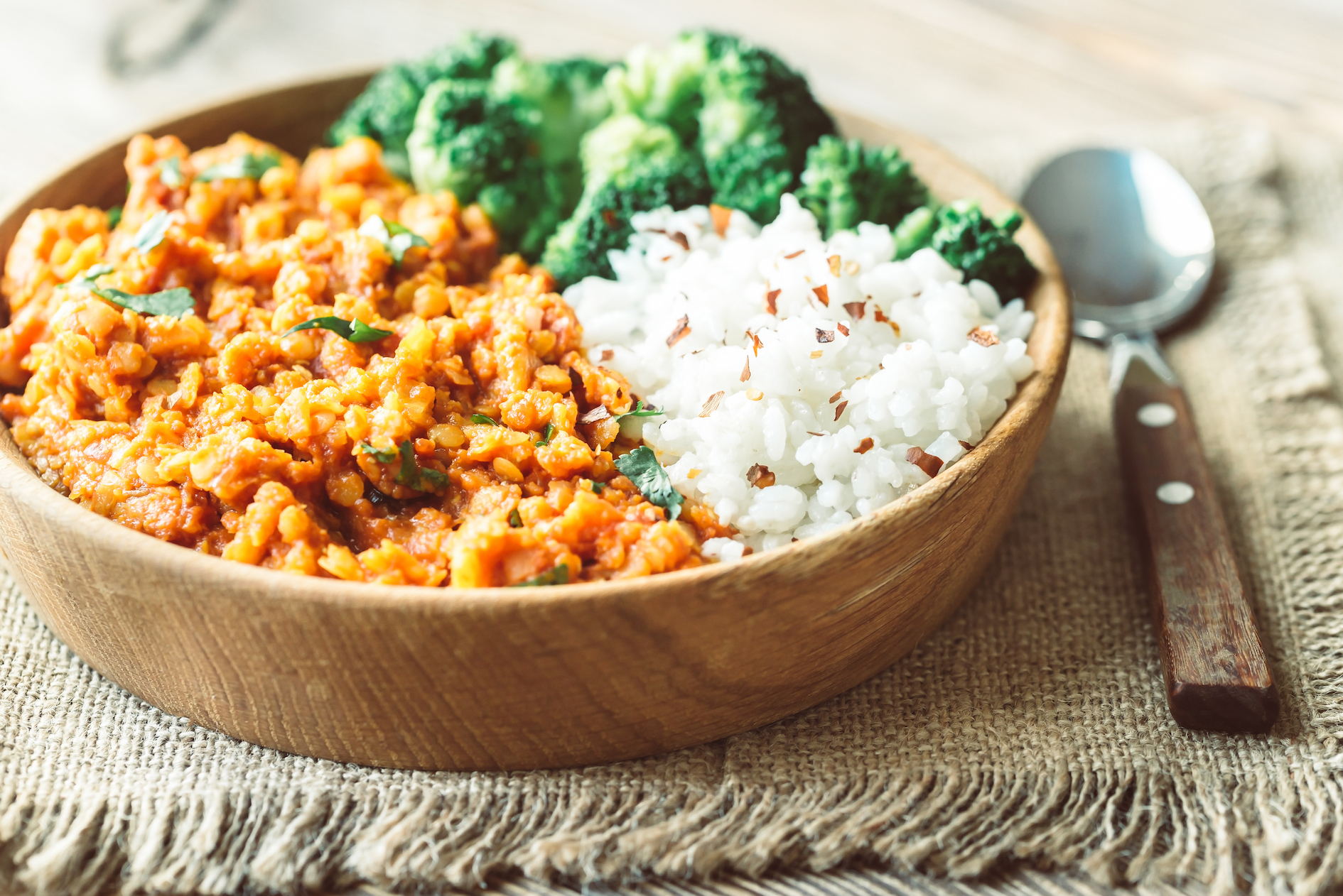 Curry met linzen en broccoli