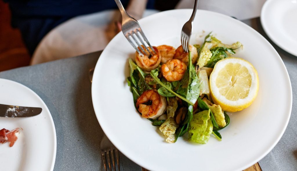 Scampi-avocado slaatje