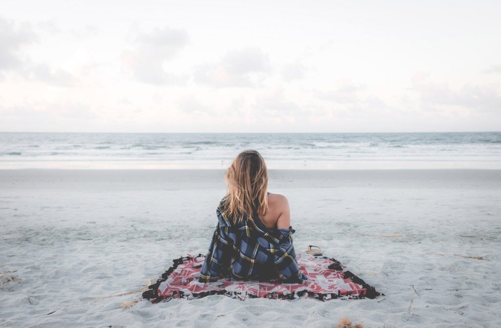 Vrouw of het strand