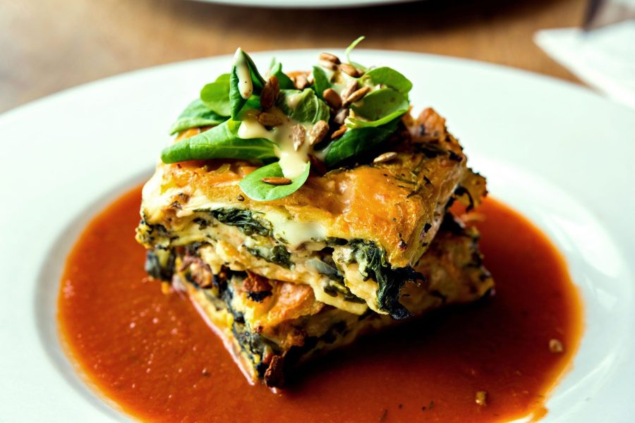 Veggie lasagne met pompoen, linzen en spinazie