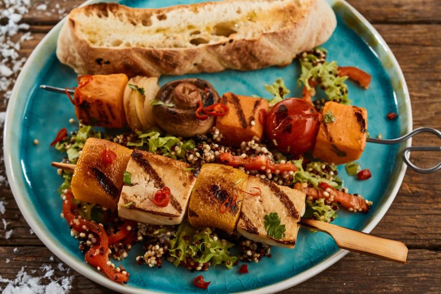 Saté van tofu en zoete aardappel