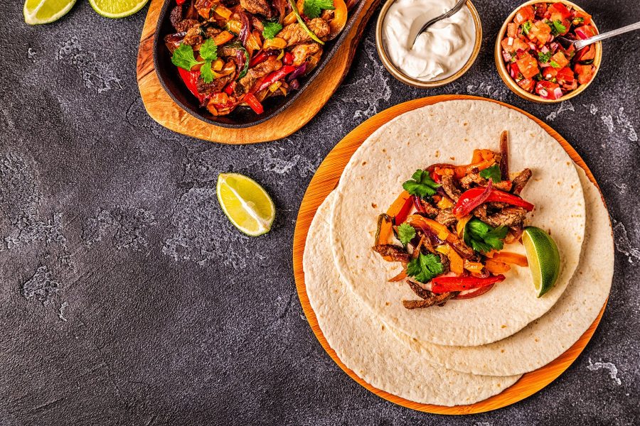 Vegetarische wraps met salsa en guacamole