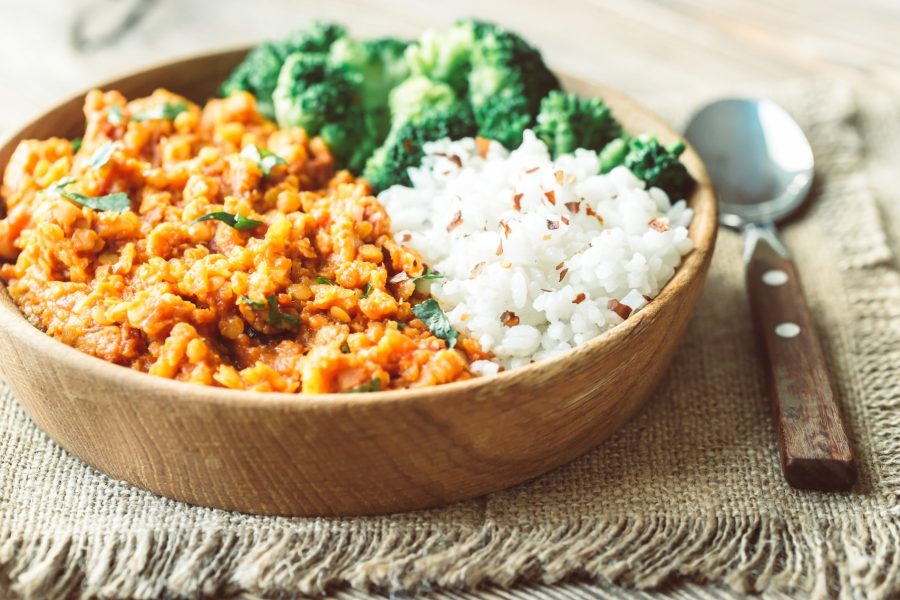 Curry van linzen en broccoli